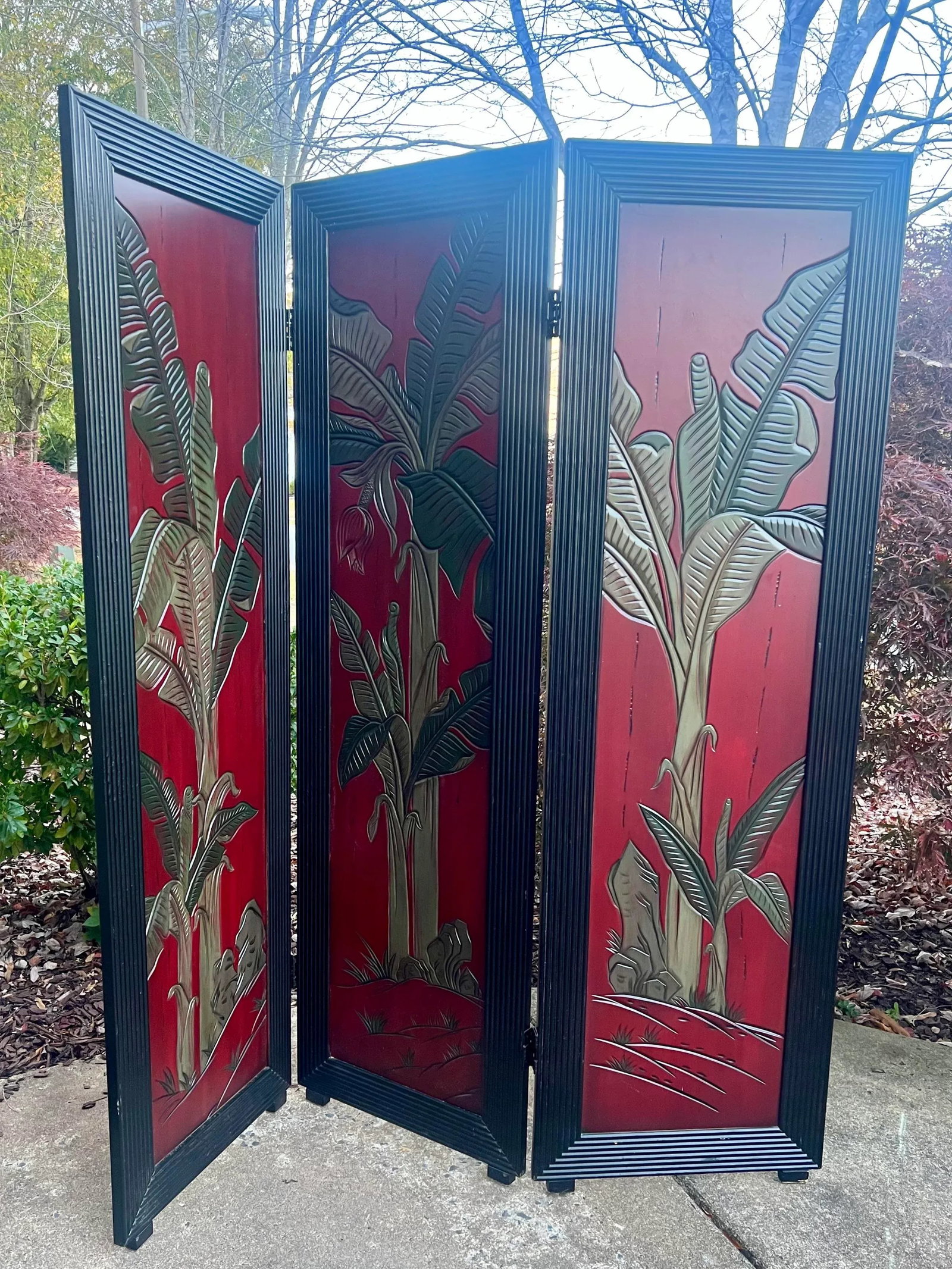 Late 20th Century Three-Panel Asian Screen With Palm Leaf Accent Red on 1 Side Oak on Other - 2