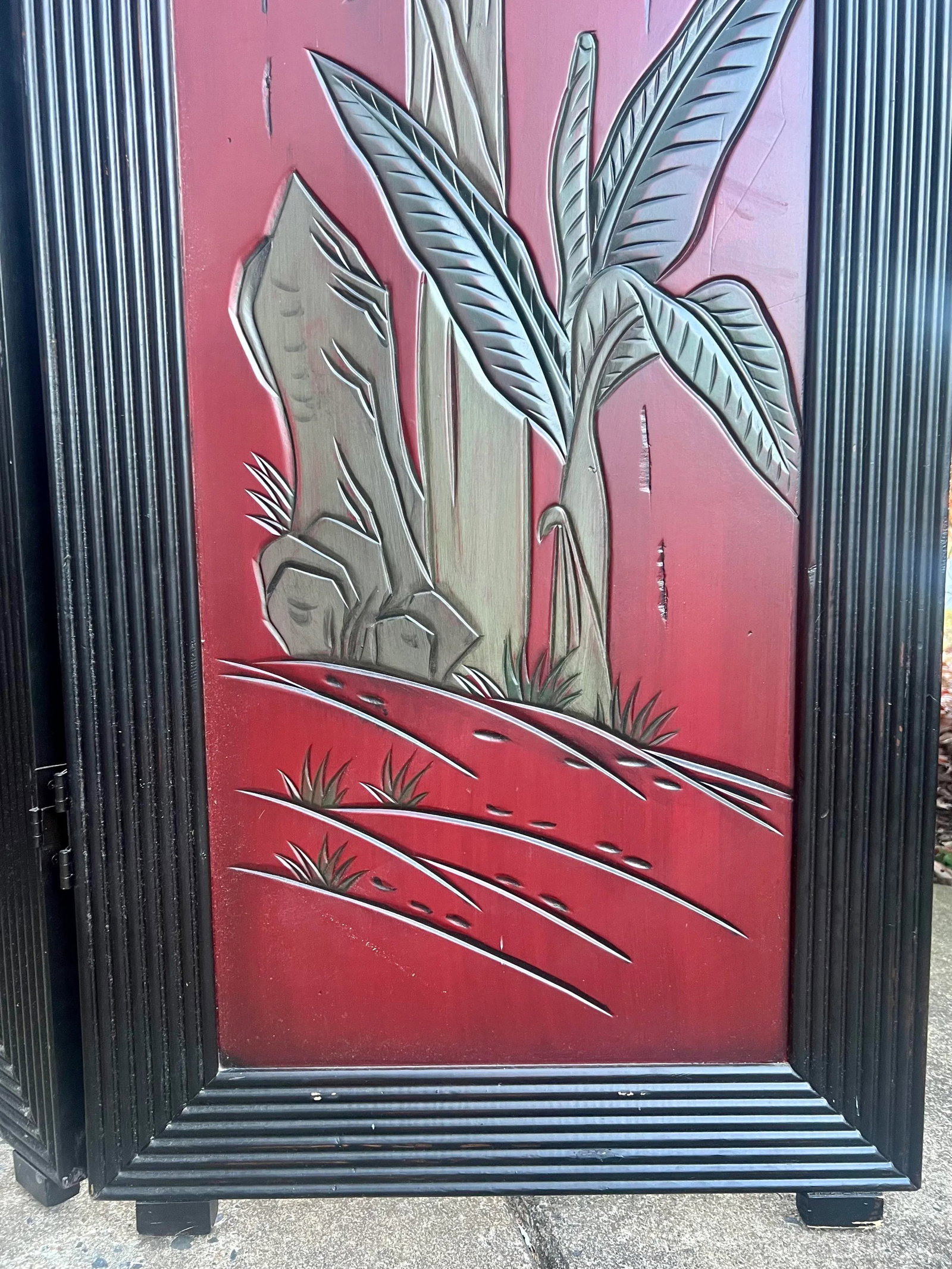 Late 20th Century Three-Panel Asian Screen With Palm Leaf Accent Red on 1 Side Oak on Other - 5