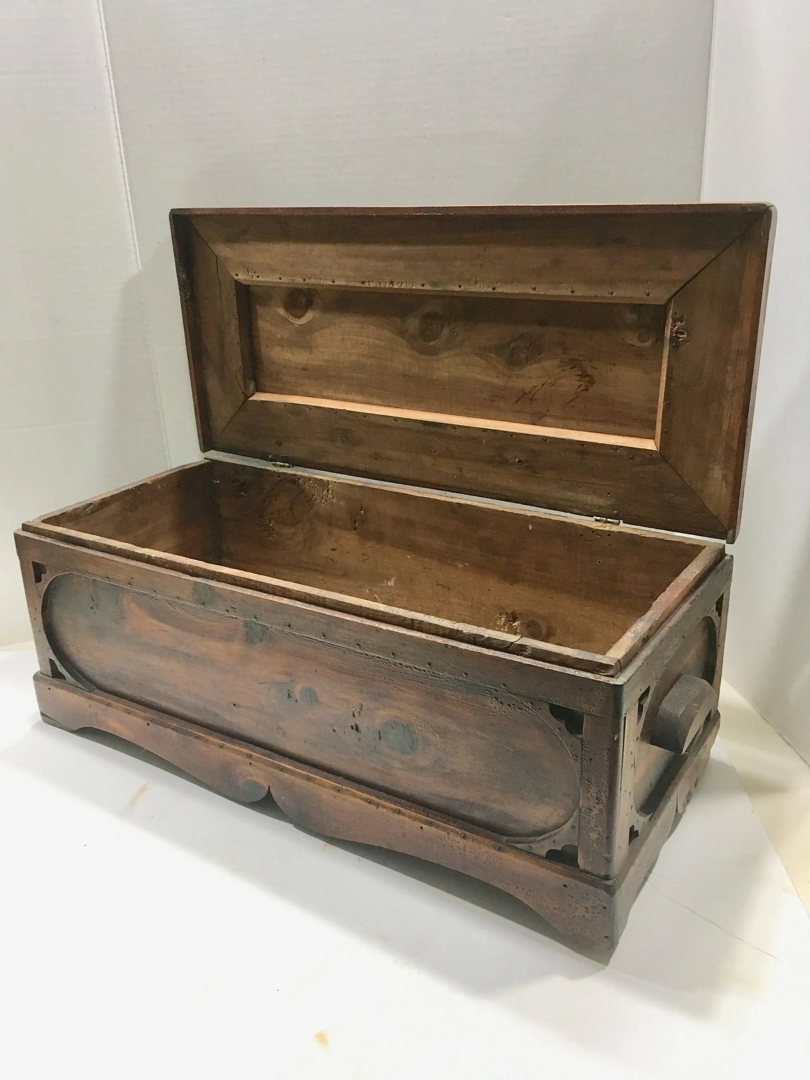 1940s Americana Mahogany Storage Box with Handles - 4