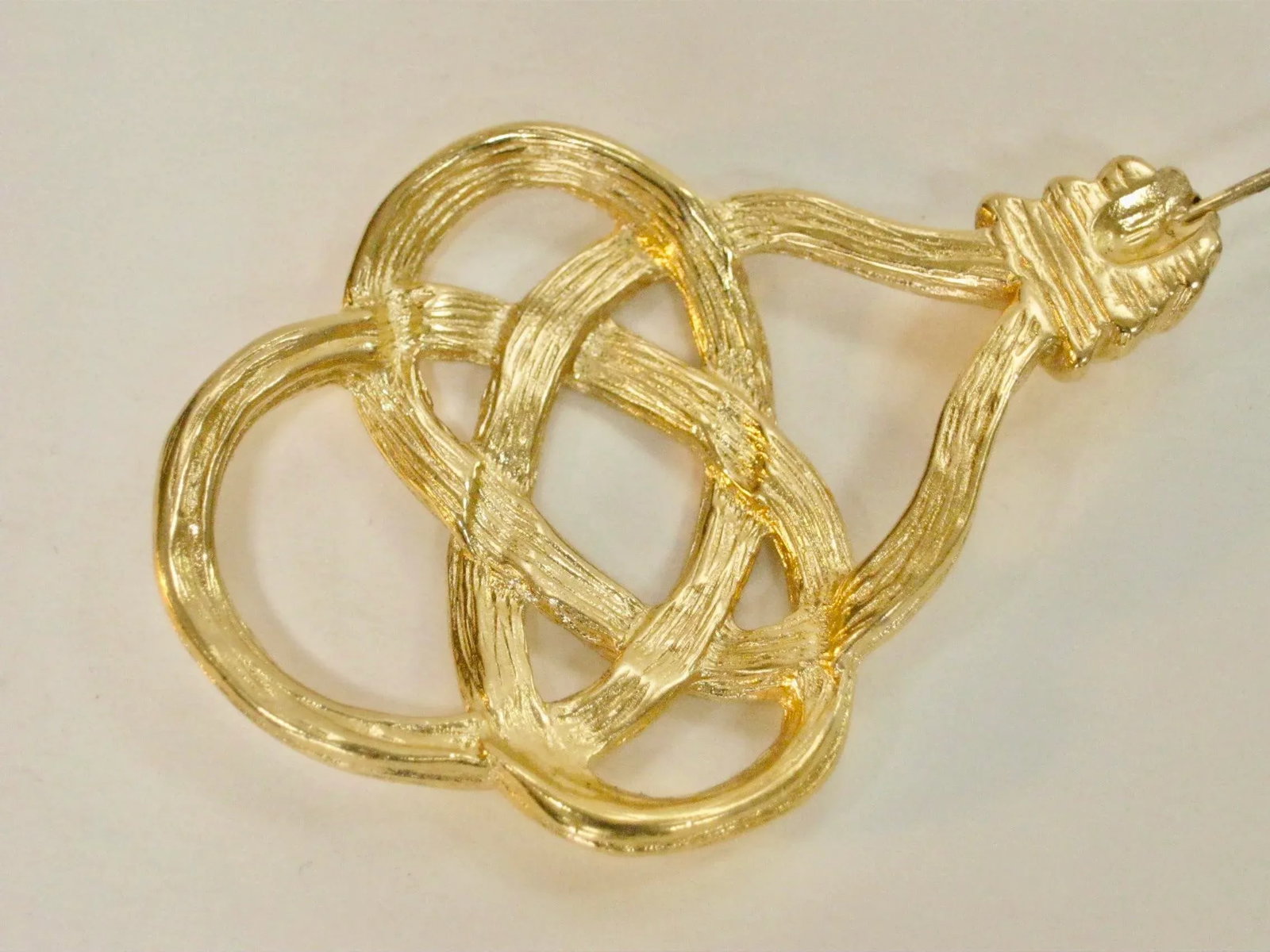Vintage Givenchy Large Gold-Plated Infinity Motif Stick Pin - 4