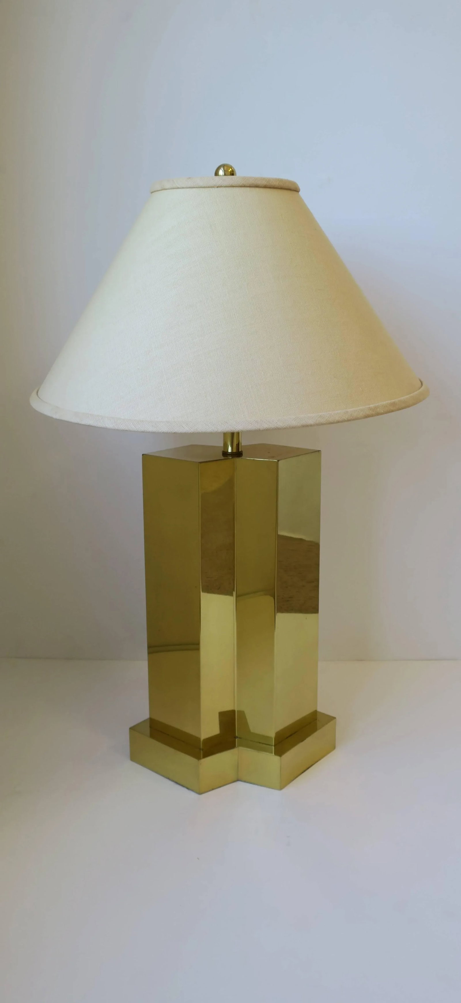 Modern Brass Table Lamp in the Style of Designer Paul Evans Ca. 1970s - 3