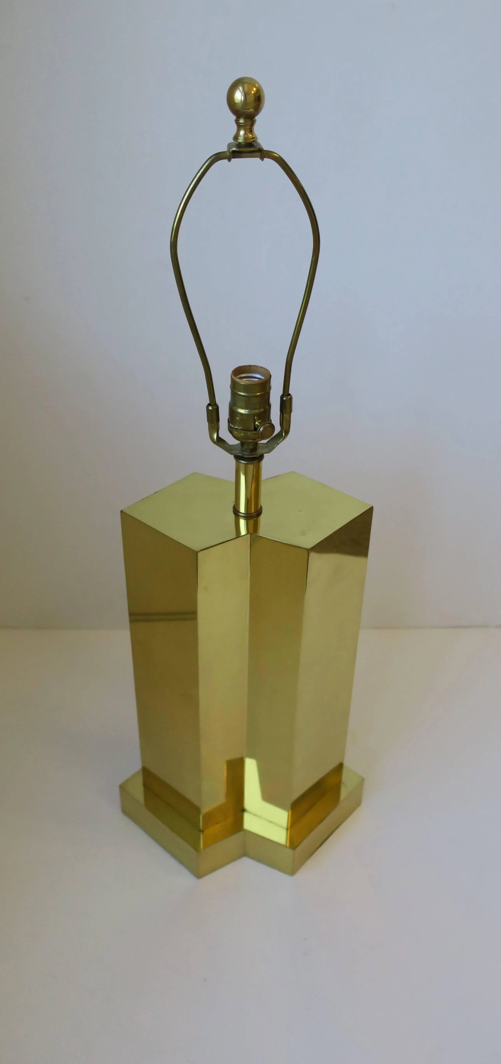 Modern Brass Table Lamp in the Style of Designer Paul Evans Ca. 1970s - 4