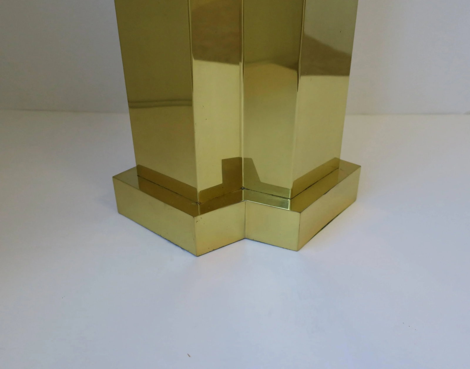 Modern Brass Table Lamp in the Style of Designer Paul Evans Ca. 1970s - 9