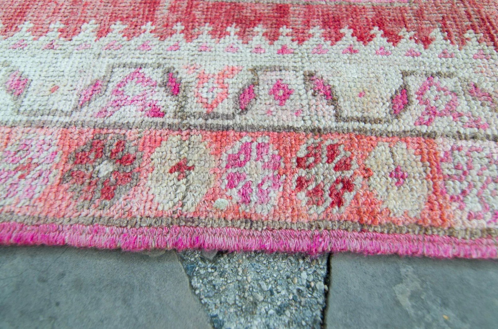 House of Seance - 1950s Vintage Oushak Arrows Distressed Ushak Long Hand-Knotted Runner - 2'9" X 10' - 10