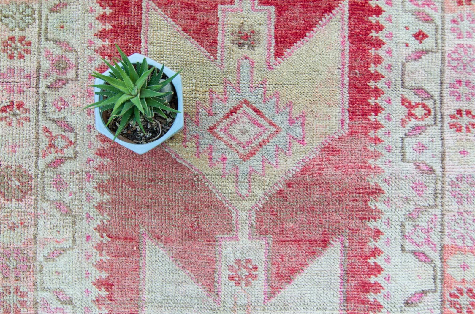 House of Seance - 1950s Vintage Oushak Arrows Distressed Ushak Long Hand-Knotted Runner - 2'9" X 10' - 5