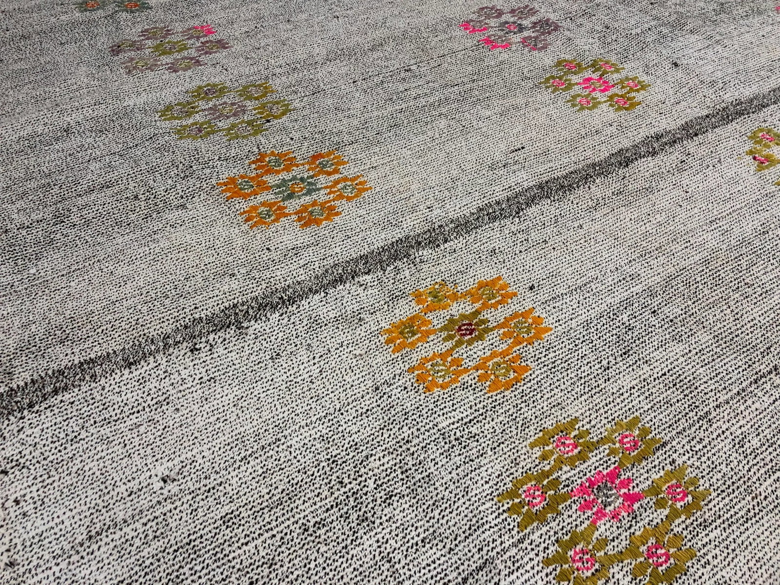 1960s Vintage Original Wool Turkish Anatolian Kilim Area Rug - 6'11'' * 8'3'' - 7