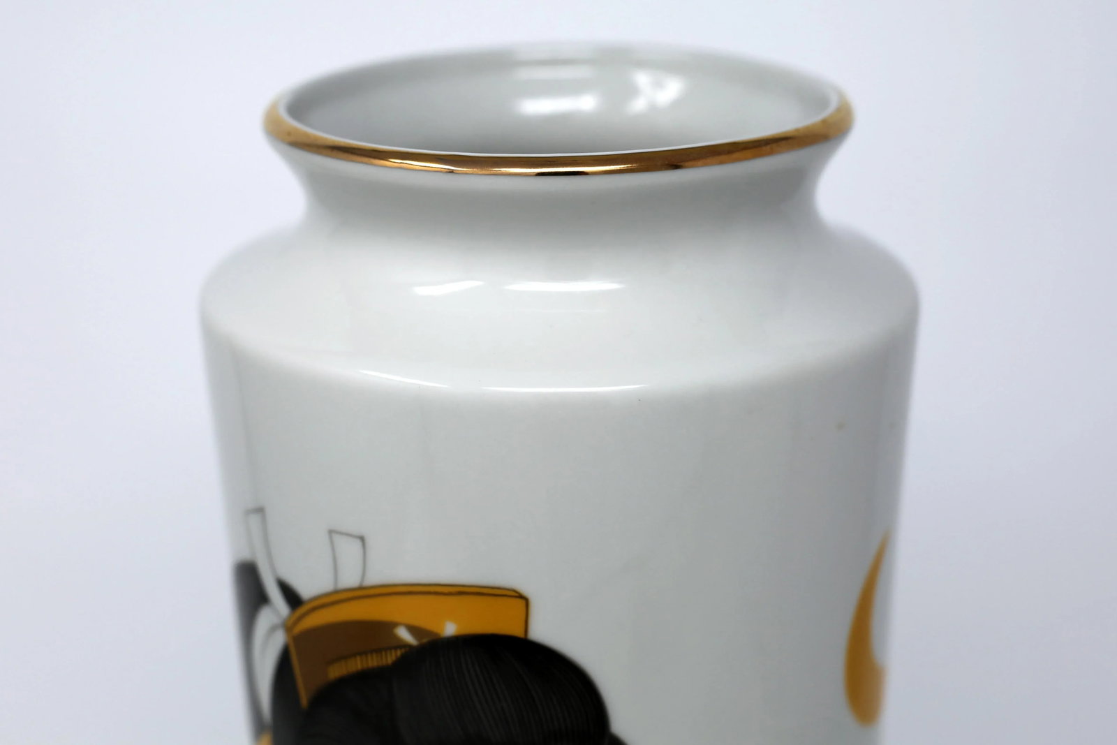 1980s Illustrated Japanese Porcelain Cylinder Vase - 4
