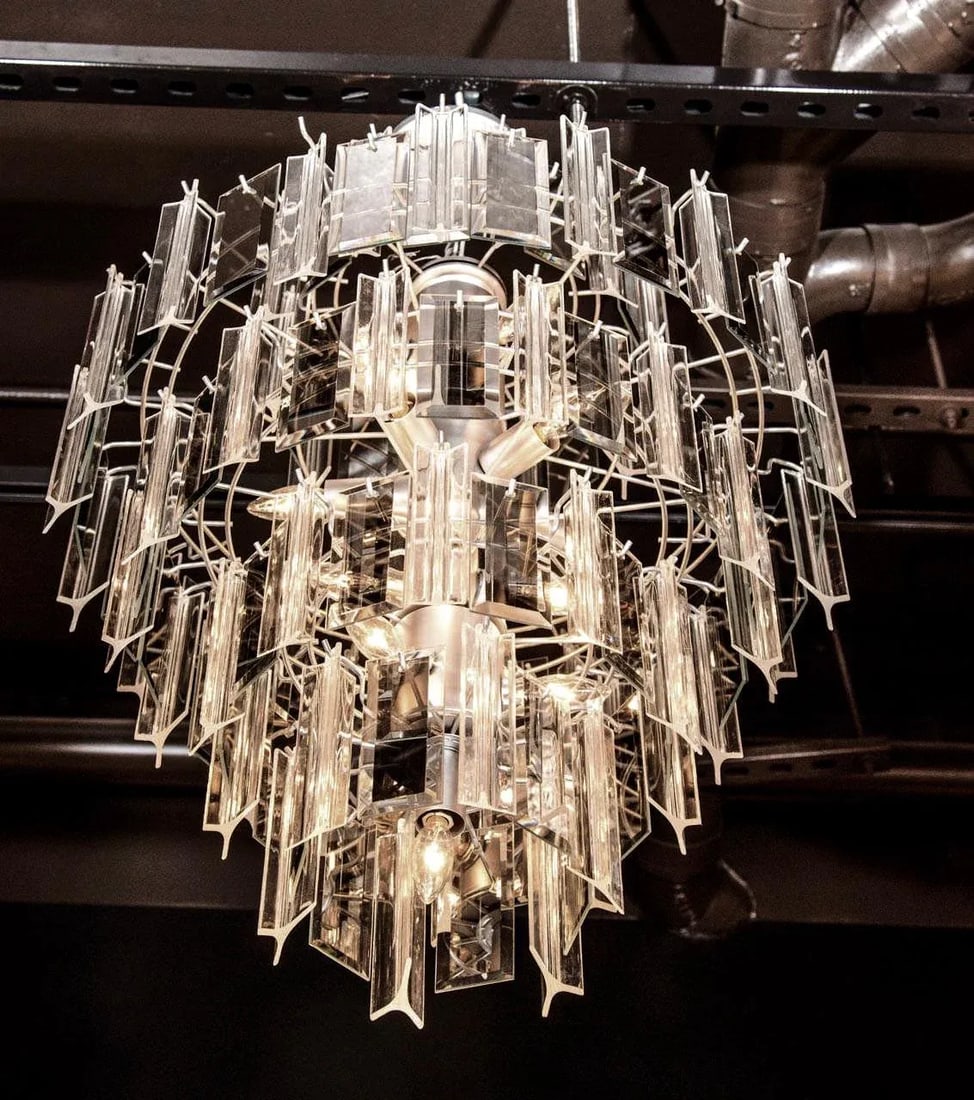 Hollywood Regency Chandelier With Lucite and Mirrored Glass Prisms, 1970's - 3