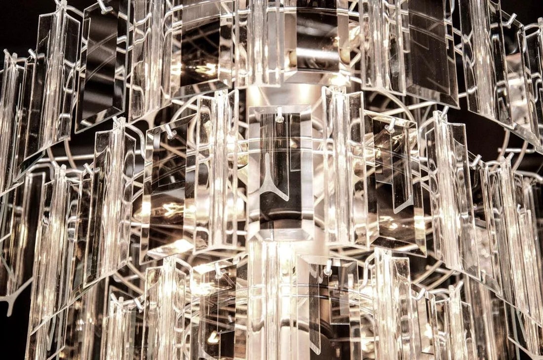 Hollywood Regency Chandelier With Lucite and Mirrored Glass Prisms, 1970's - 5