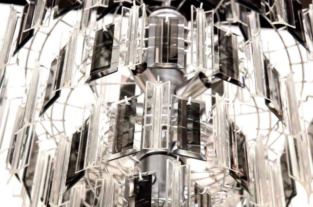 Hollywood Regency Chandelier With Lucite and Mirrored Glass Prisms, 1970's - 9