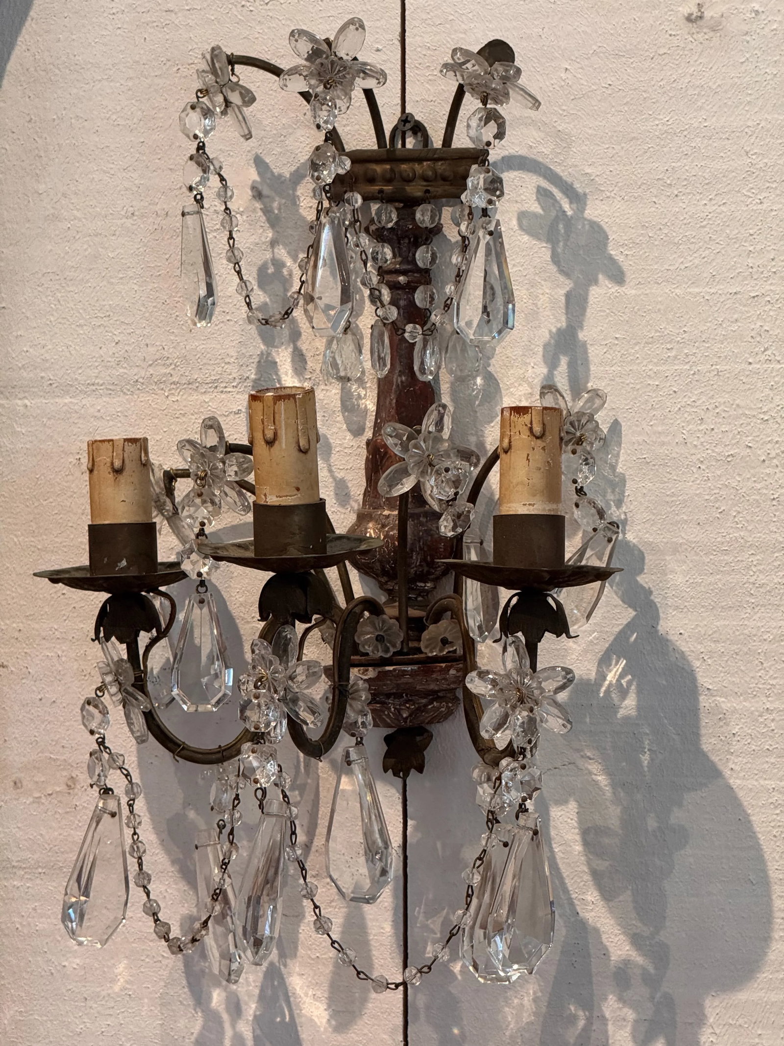 Pair of 1920s Italian Wood and Crystal Sconces - 6