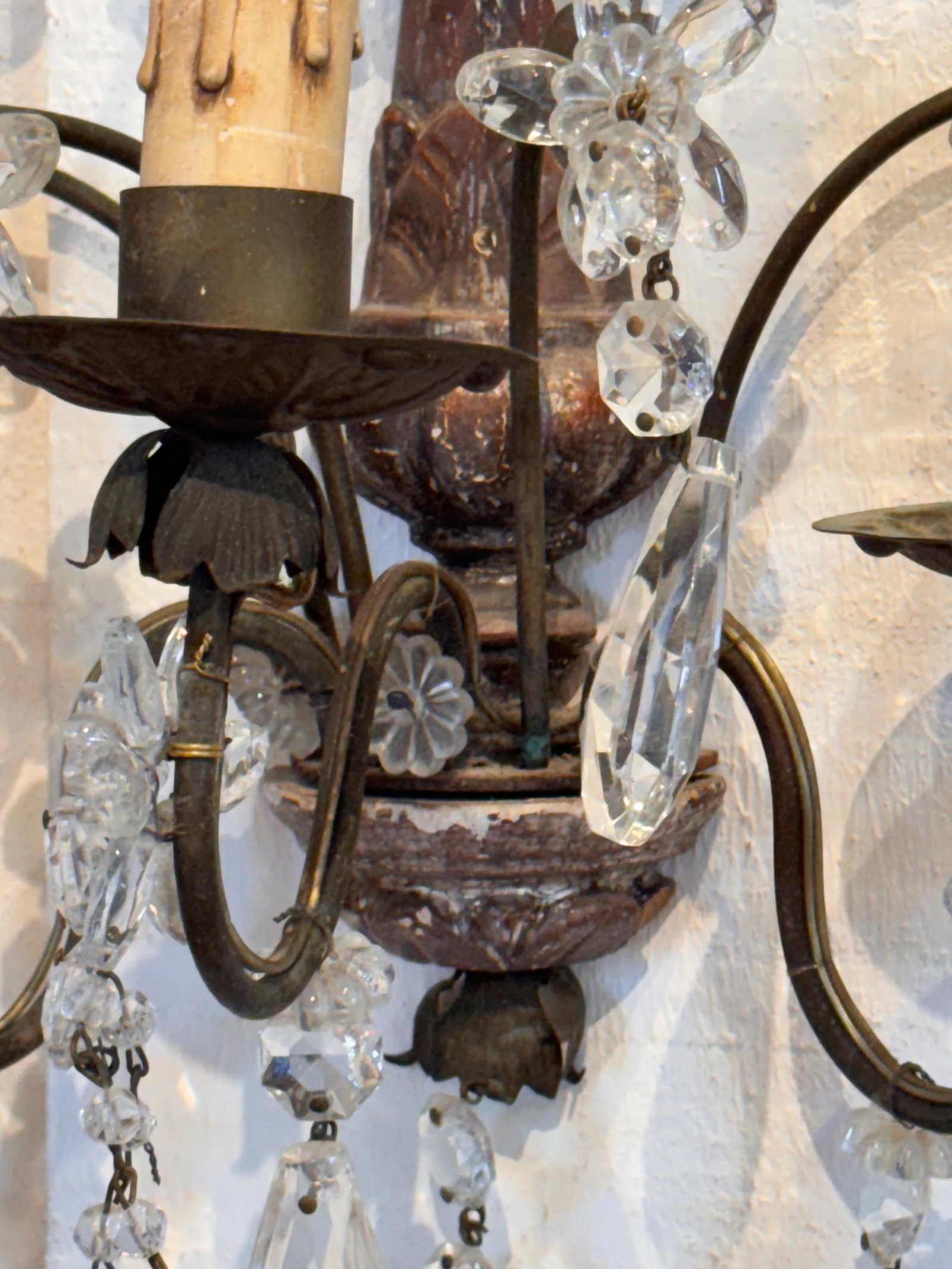 Pair of 1920s Italian Wood and Crystal Sconces - 8