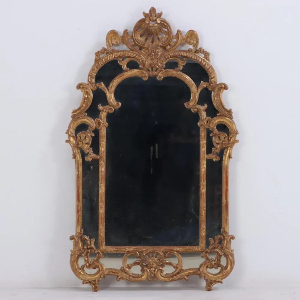 A French Louis XV Style Carved and Giltwood Mirror C 1940. - 2