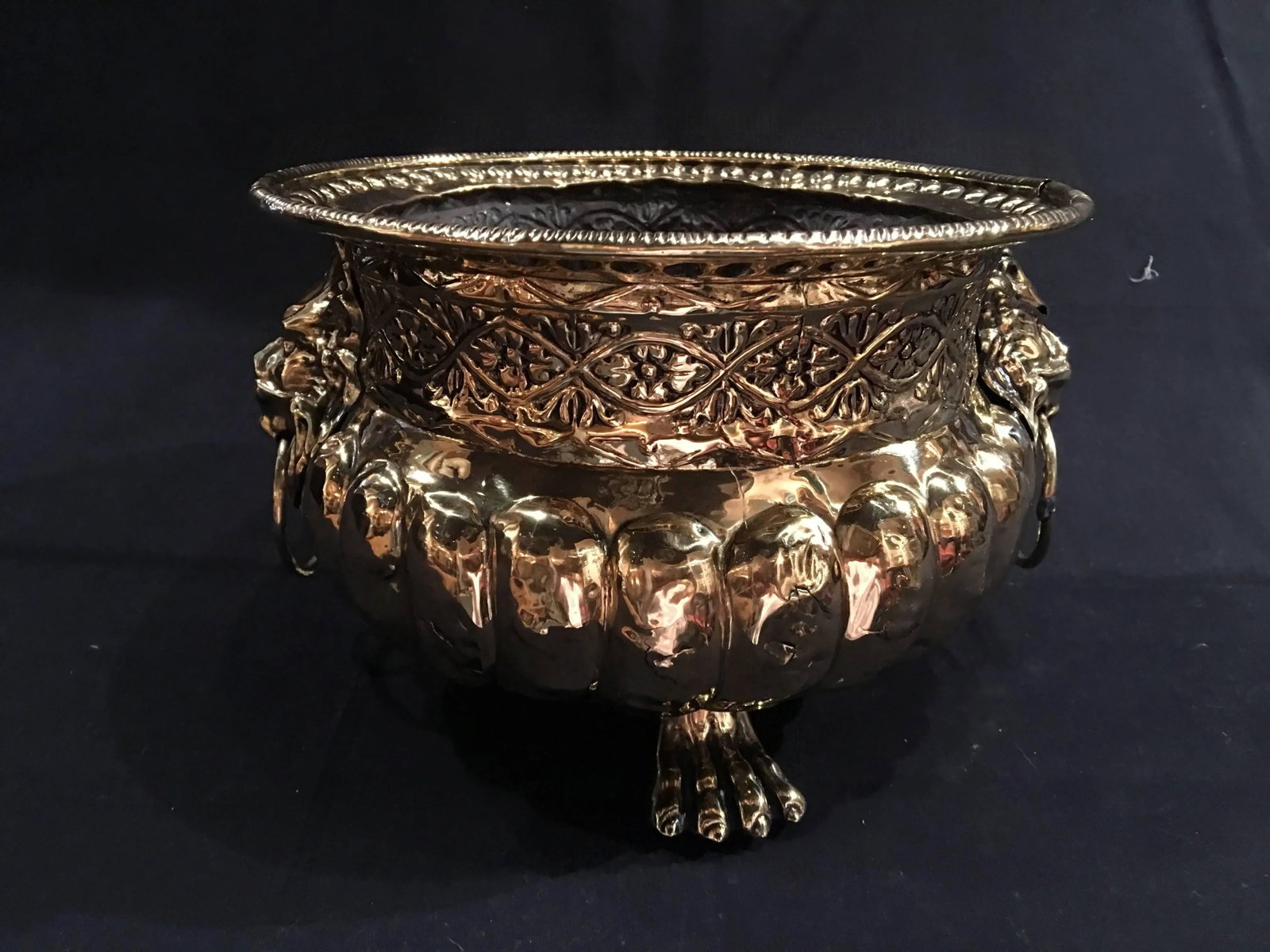 French Polished Brass Jardiniere With Lion Ring Handles, 19th Century - 2