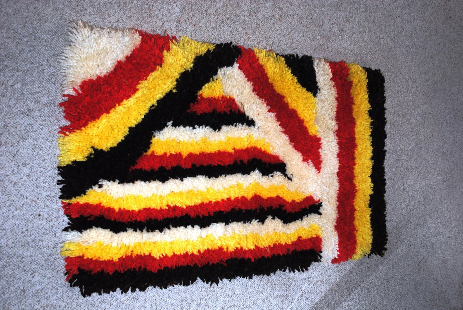 Mid Century Hand Hooked Abstract Design Shag Rug-2'x3'6" - 4