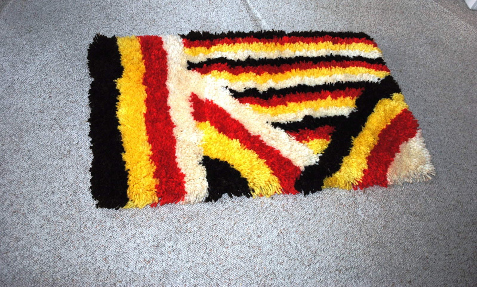 Mid Century Hand Hooked Abstract Design Shag Rug-2'x3'6" - 5
