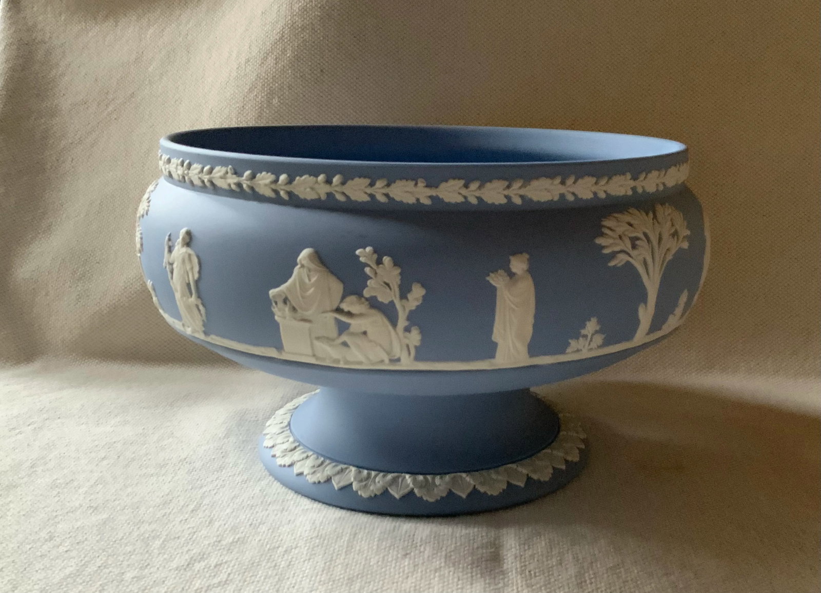 Magnificent Wedgwood Blue Jasperware Augurs Bowl - A Vessel of Ancient Ritual and Timeless Beauty - 11