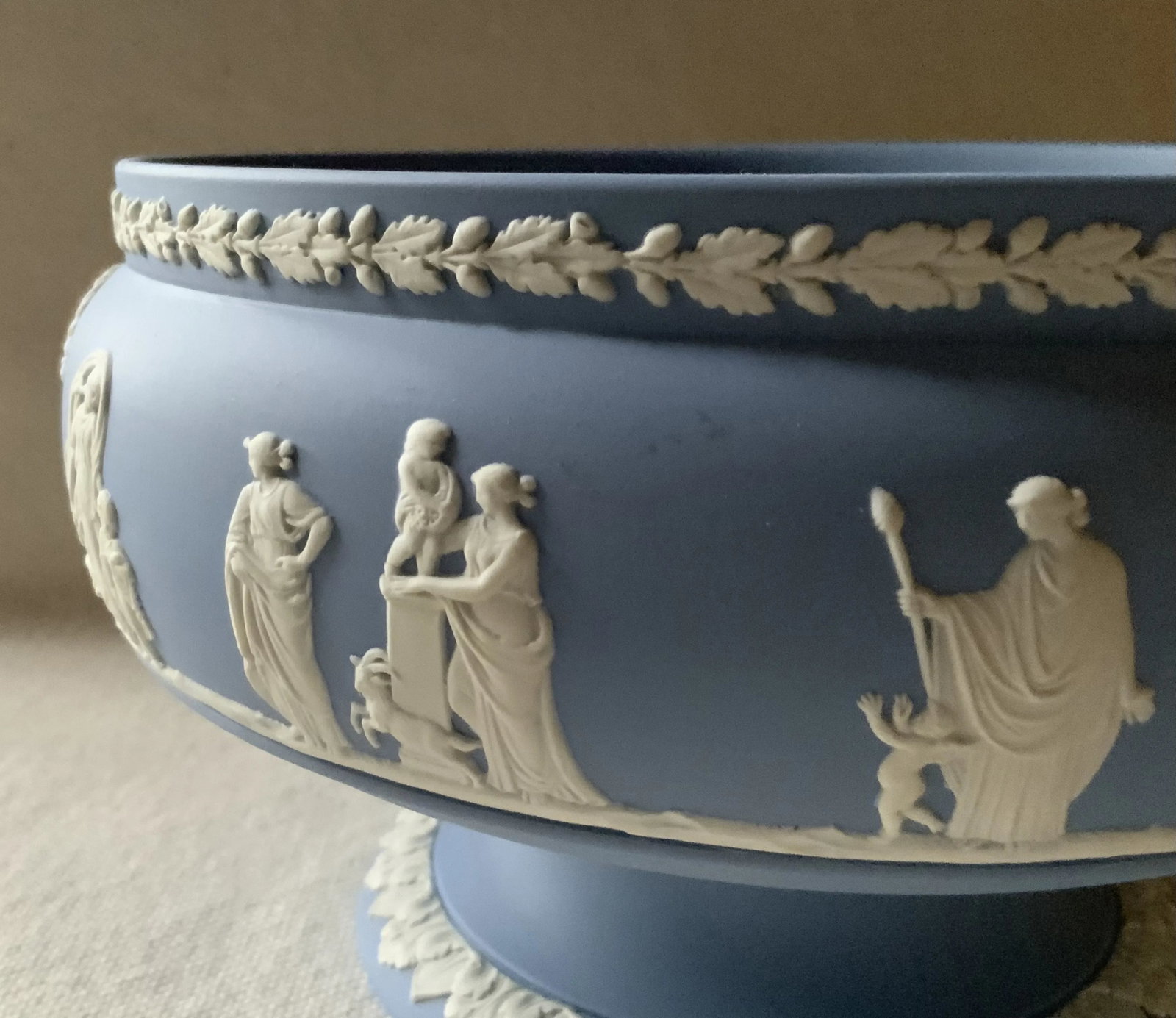 Magnificent Wedgwood Blue Jasperware Augurs Bowl - A Vessel of Ancient Ritual and Timeless Beauty - 2