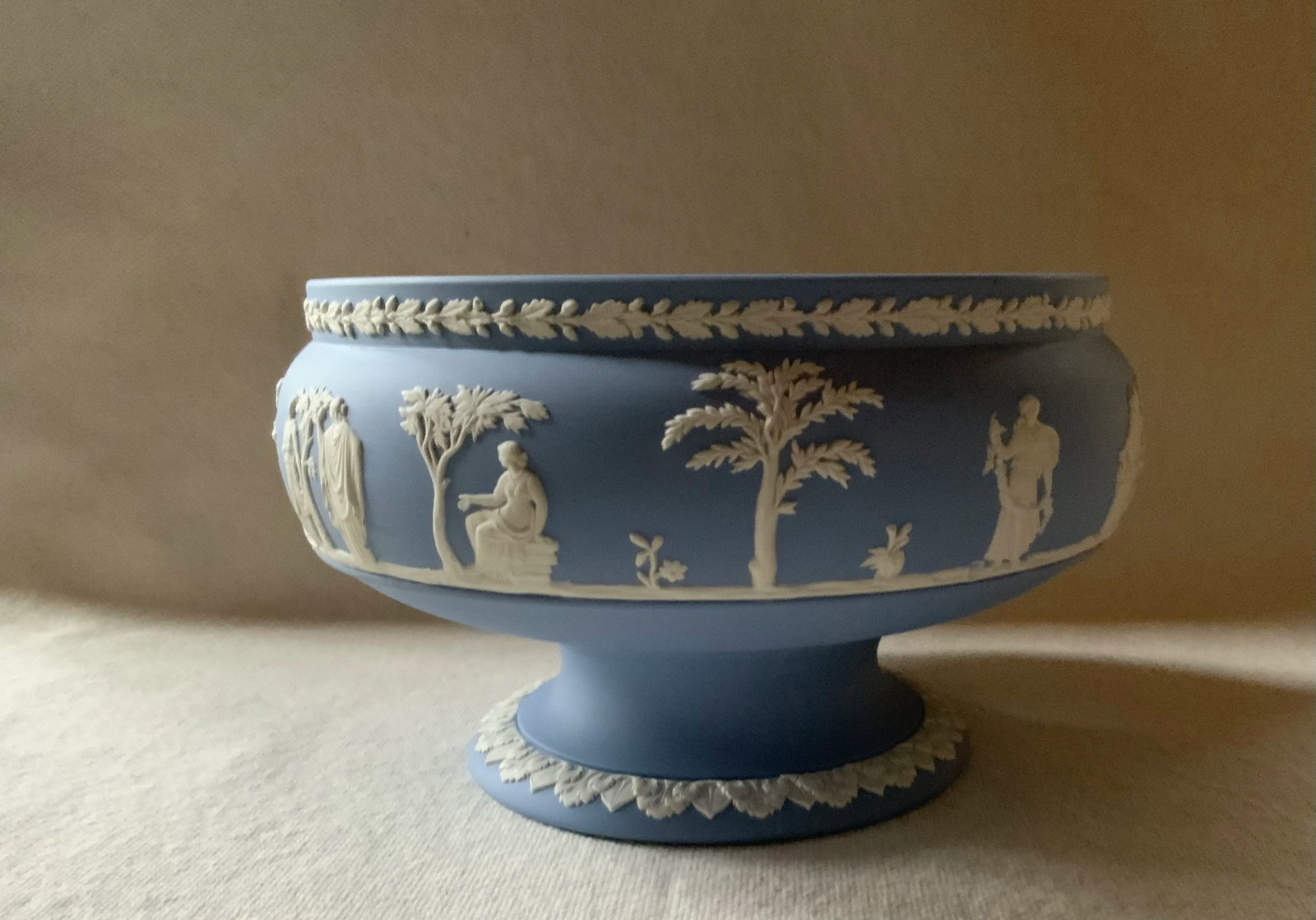 Magnificent Wedgwood Blue Jasperware Augurs Bowl - A Vessel of Ancient Ritual and Timeless Beauty - 3