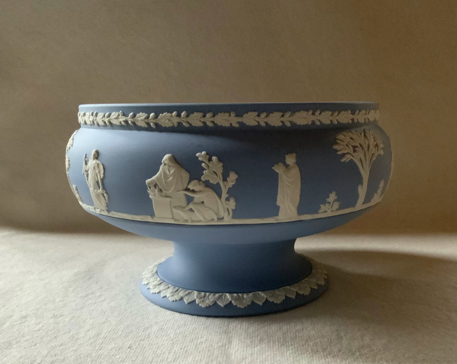 Magnificent Wedgwood Blue Jasperware Augurs Bowl - A Vessel of Ancient Ritual and Timeless Beauty - 6