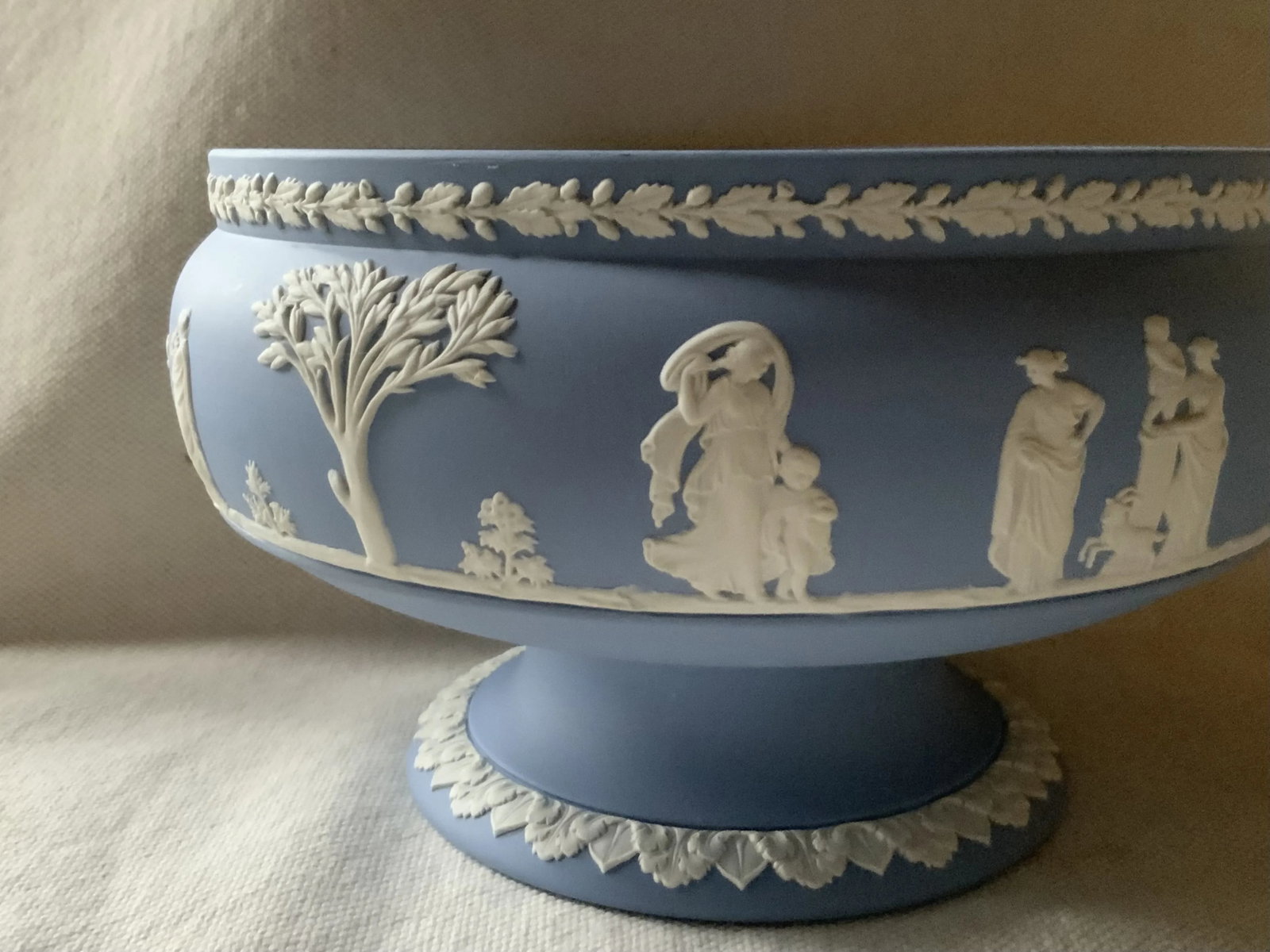 Magnificent Wedgwood Blue Jasperware Augurs Bowl - A Vessel of Ancient Ritual and Timeless Beauty - 7