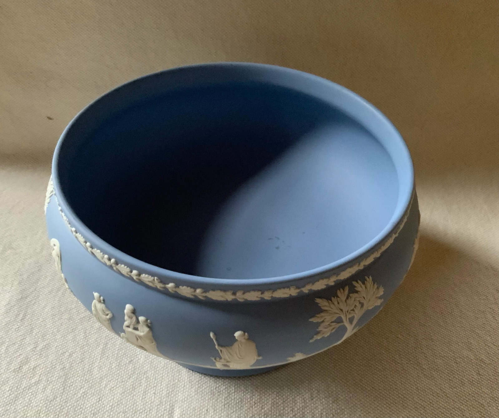 Magnificent Wedgwood Blue Jasperware Augurs Bowl - A Vessel of Ancient Ritual and Timeless Beauty - 9
