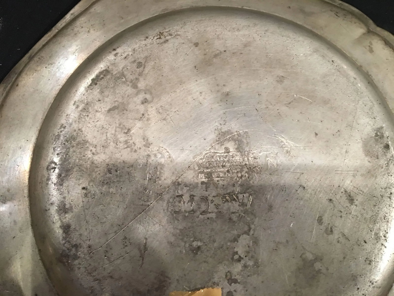Set of Three English Pewter Plates or Platters, 19th Century - 4