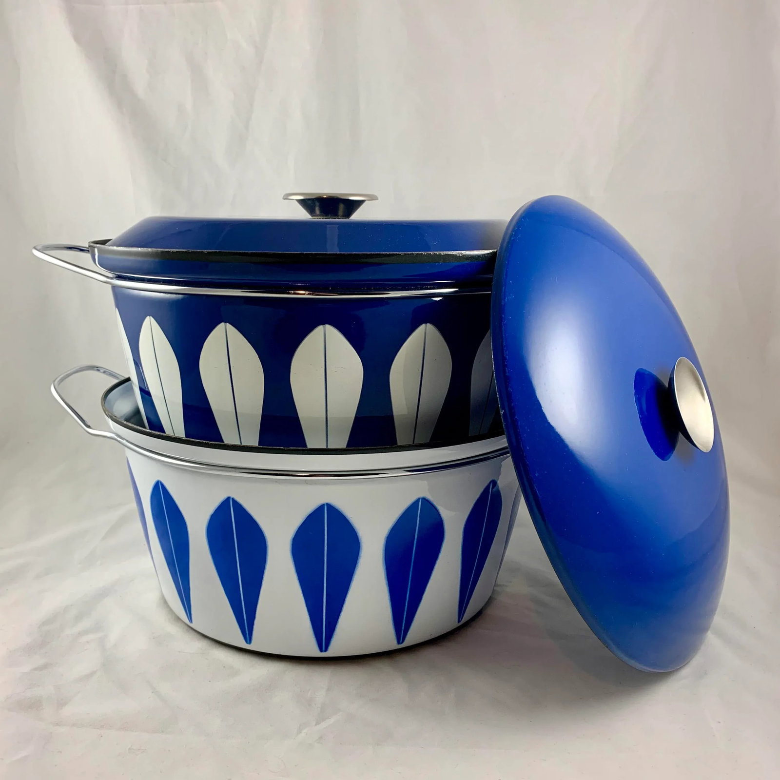 Cathrineholm Scandinavian Modern Lotus Enameled Dutch Oven - 11