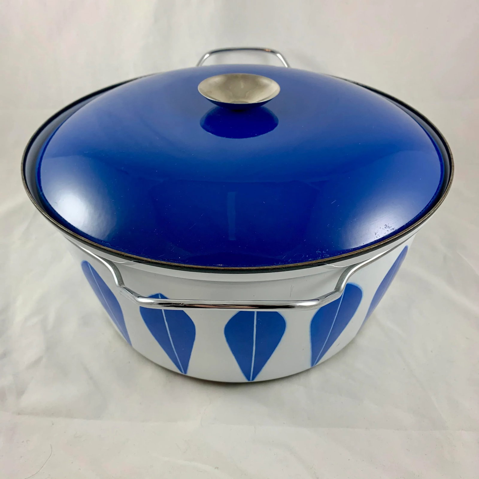 Cathrineholm Scandinavian Modern Lotus Enameled Dutch Oven - 6