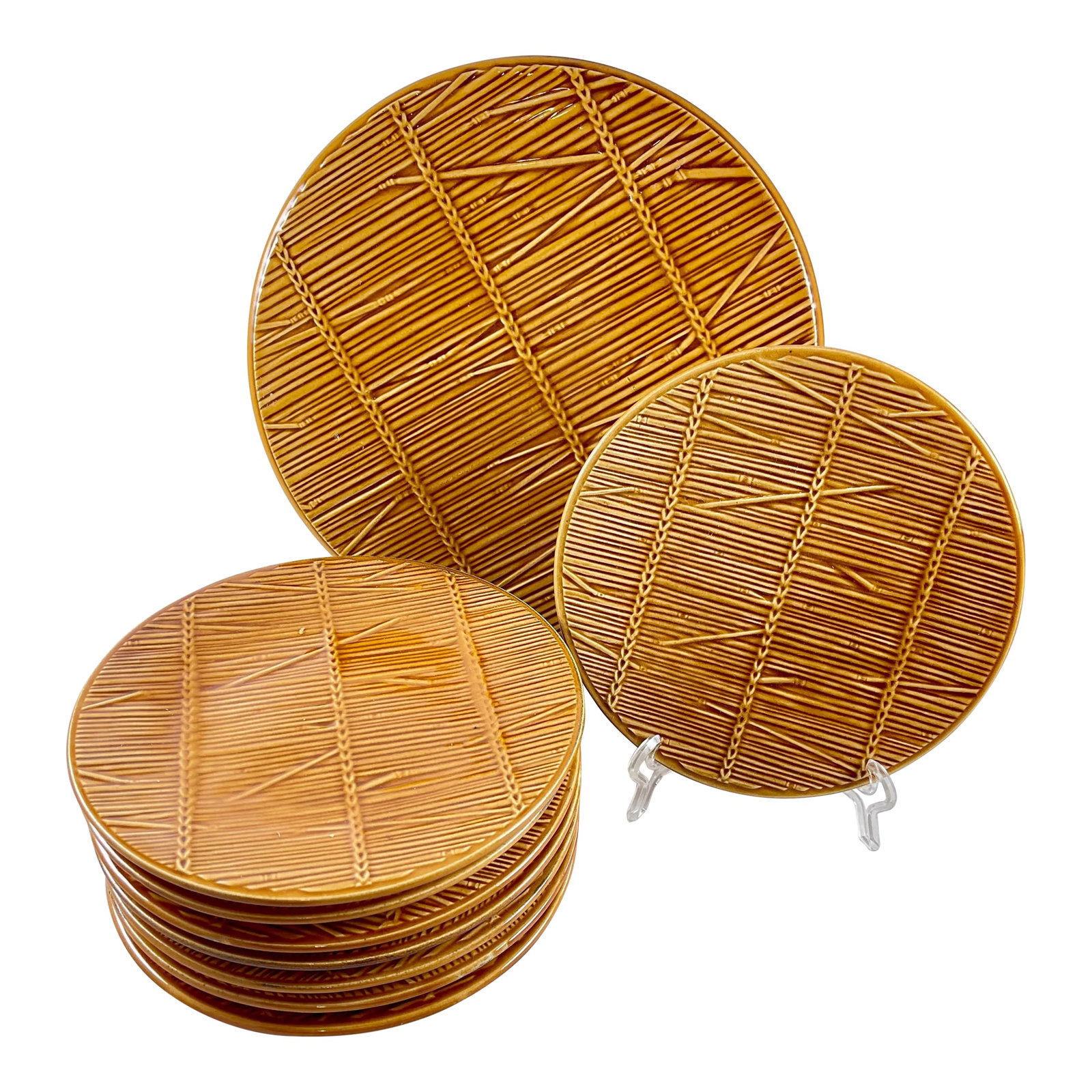 1950s French Gien Straw Pattern Cheese Course Service, 9 Pieces: From Gien, a straw pattern cheese service, a server and eight plates, France, circa 1950s. The Trompe l'oeil pattern has a texture suggesting woven straw, a traditional motif for the cheese course in