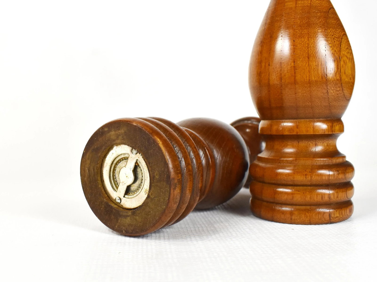Vintage Catalina Tall Wooden Salt Shaker & Pepper Mill Grinder Set - 8