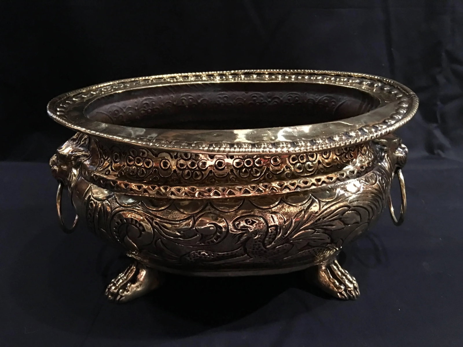 French Polished Brass Lion Head Ring Handle Jardiniere Claw Feet, 19th Century - 2
