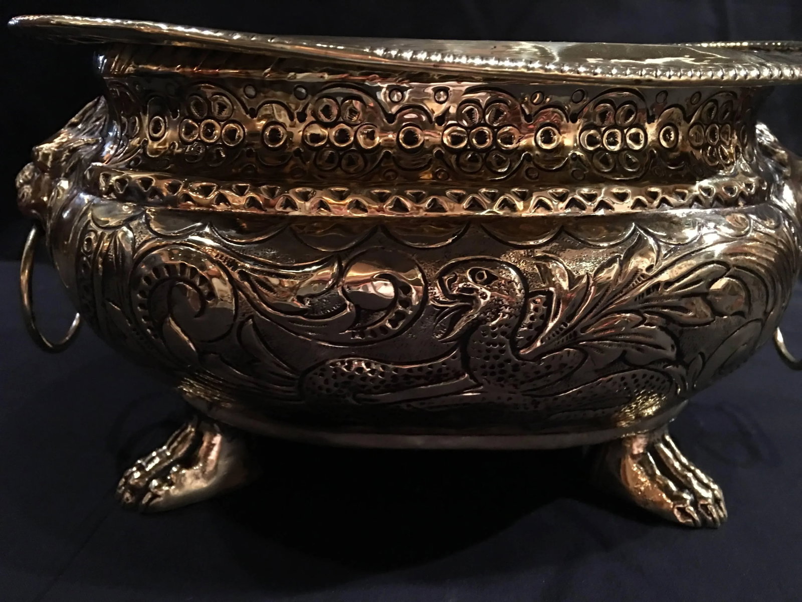 French Polished Brass Lion Head Ring Handle Jardiniere Claw Feet, 19th Century - 3
