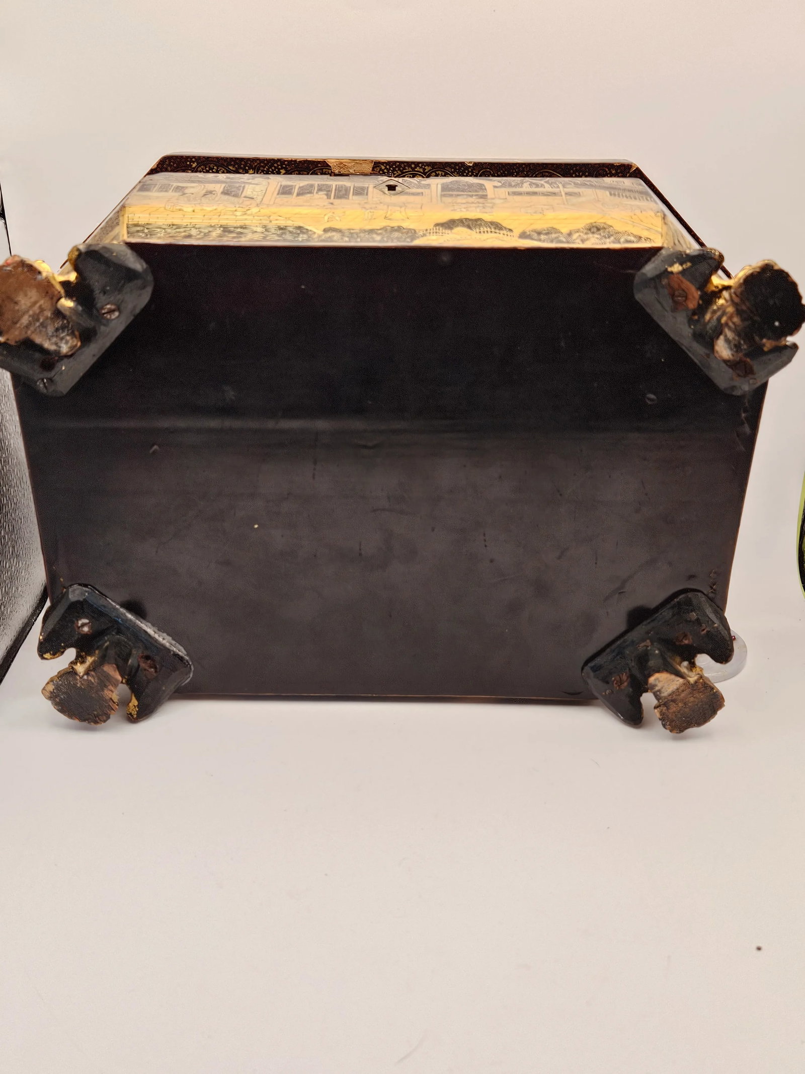Early 19th Century Chinese Lacquer Box - 11