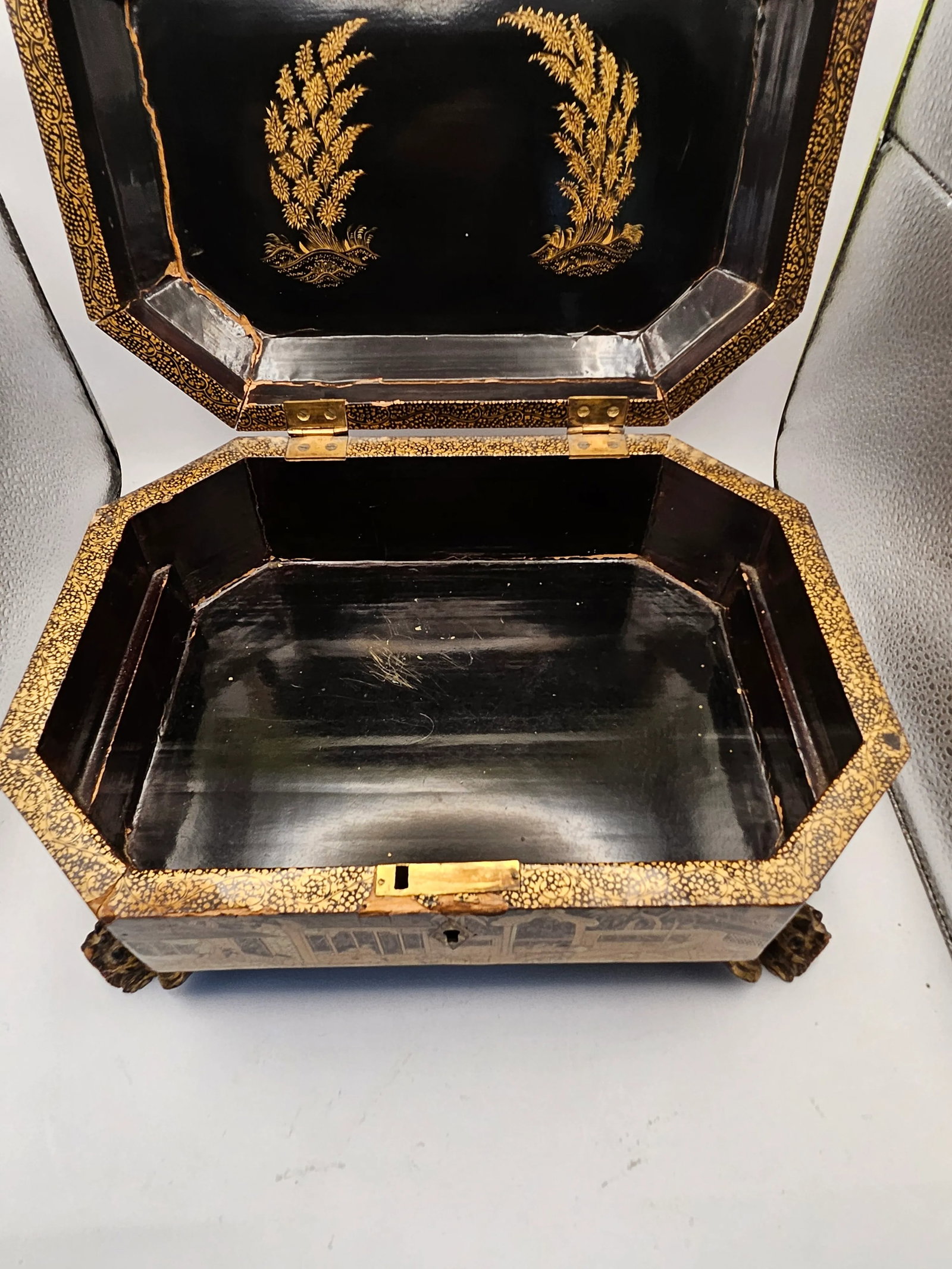 Early 19th Century Chinese Lacquer Box - 5