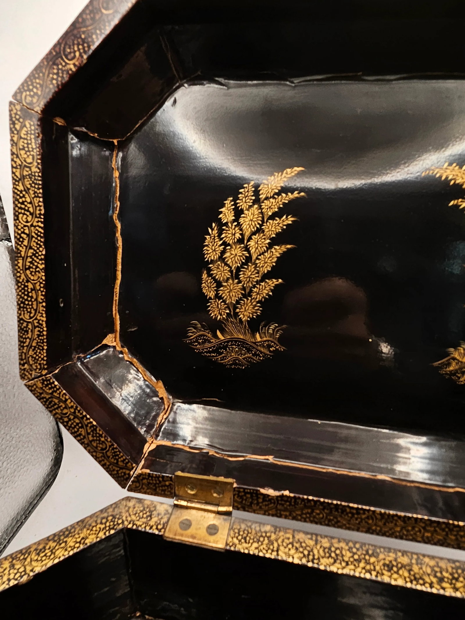 Early 19th Century Chinese Lacquer Box - 6
