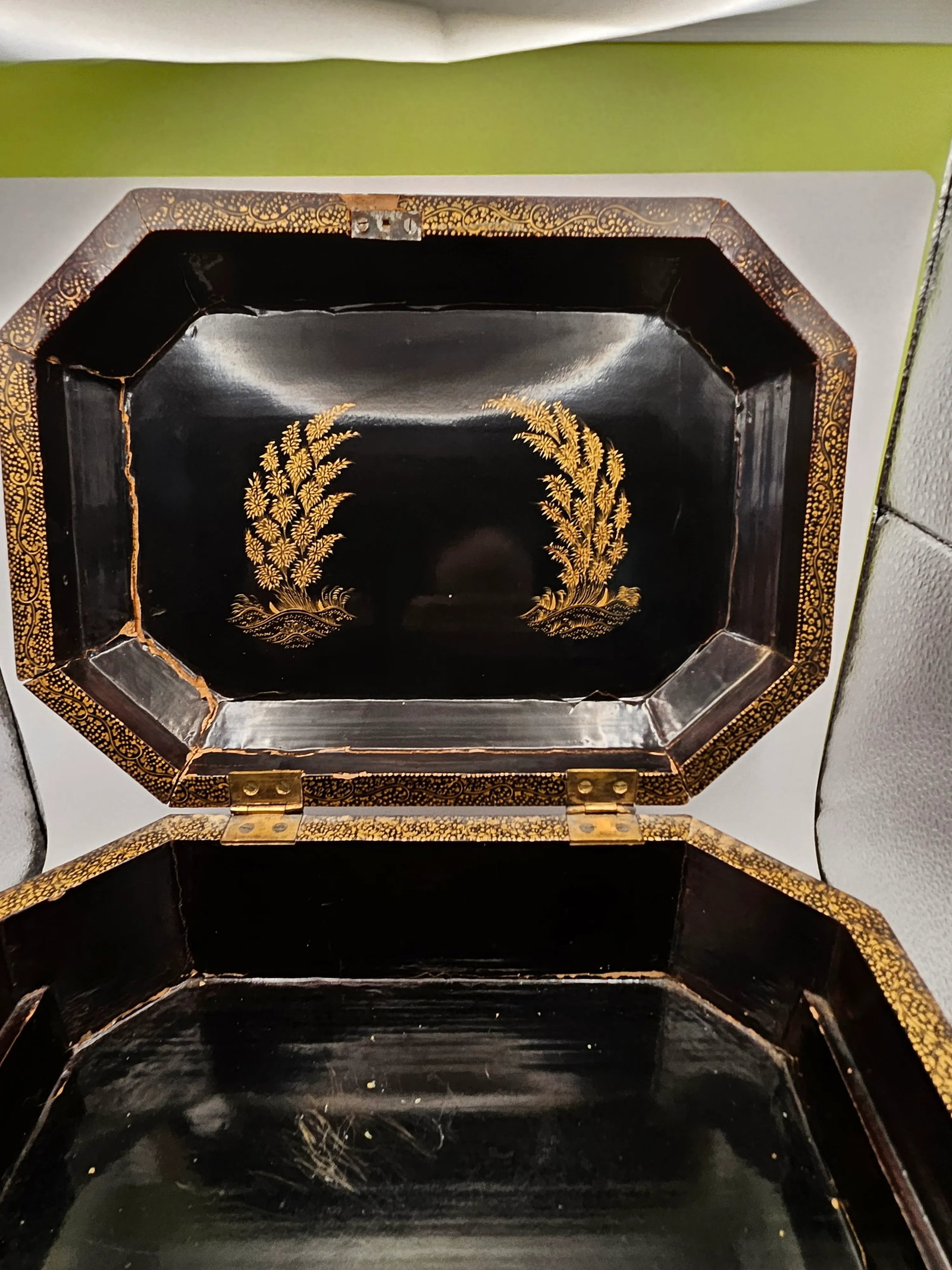 Early 19th Century Chinese Lacquer Box - 7