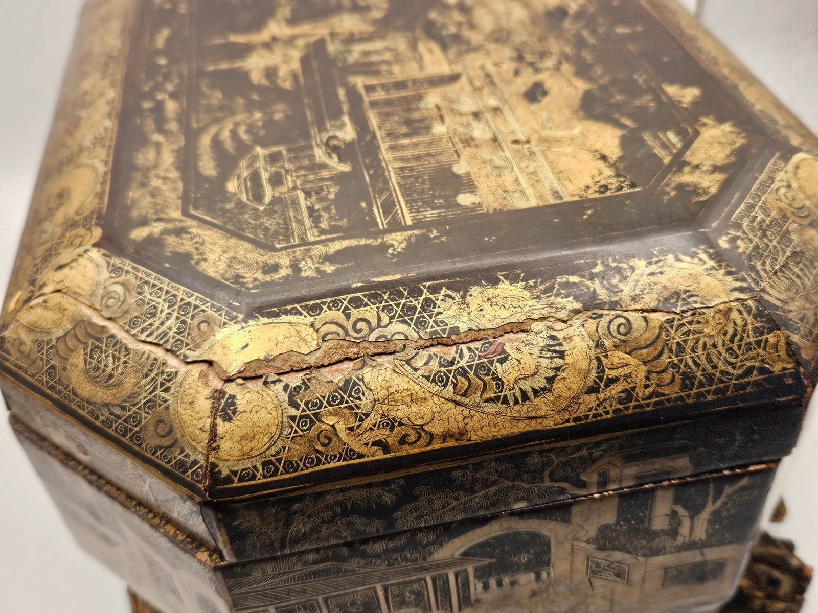 Early 19th Century Chinese Lacquer Box - 9