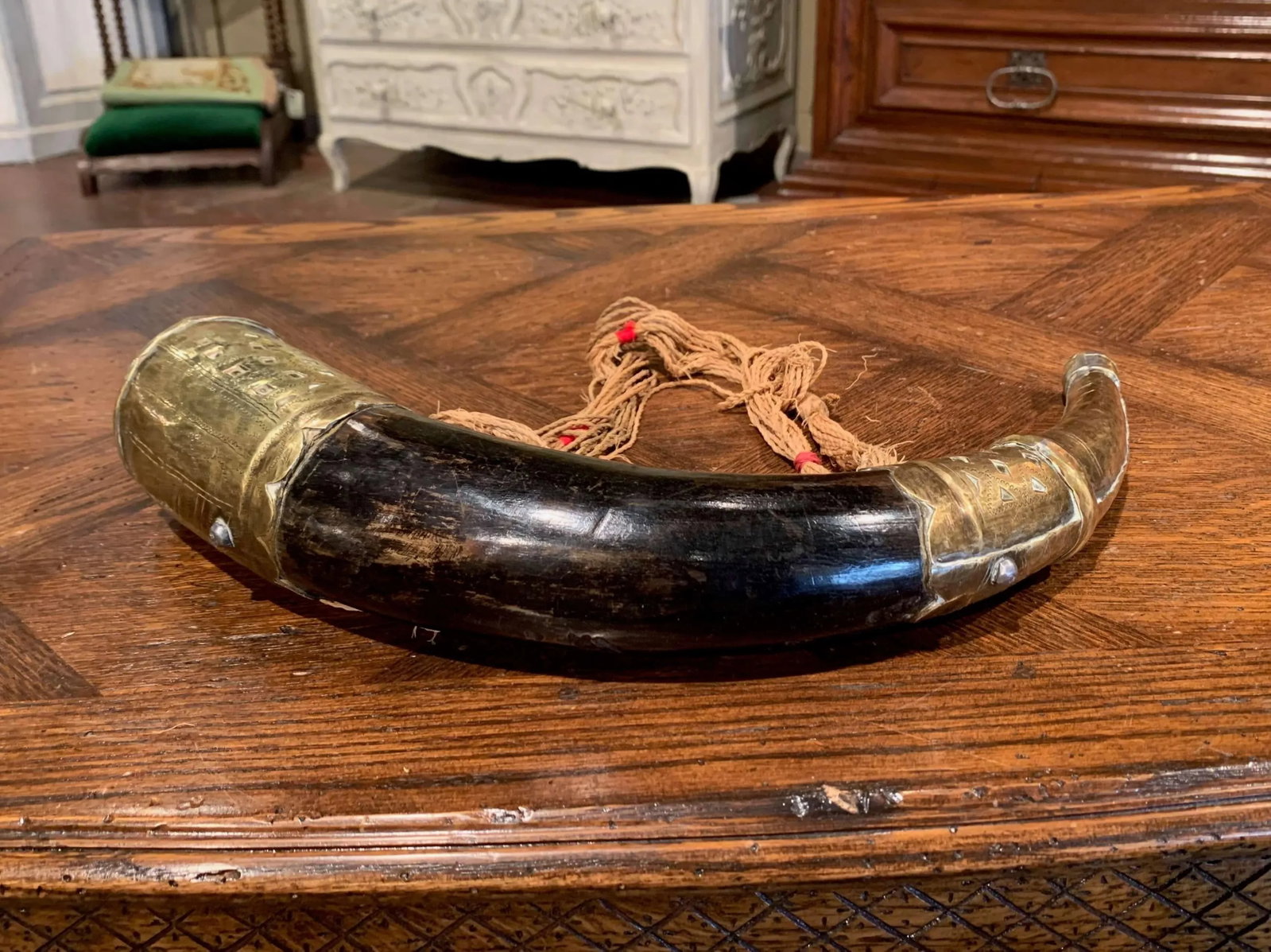 19th Century French Mounted Drinking Horn With Engraved Brass and Tassels - 7