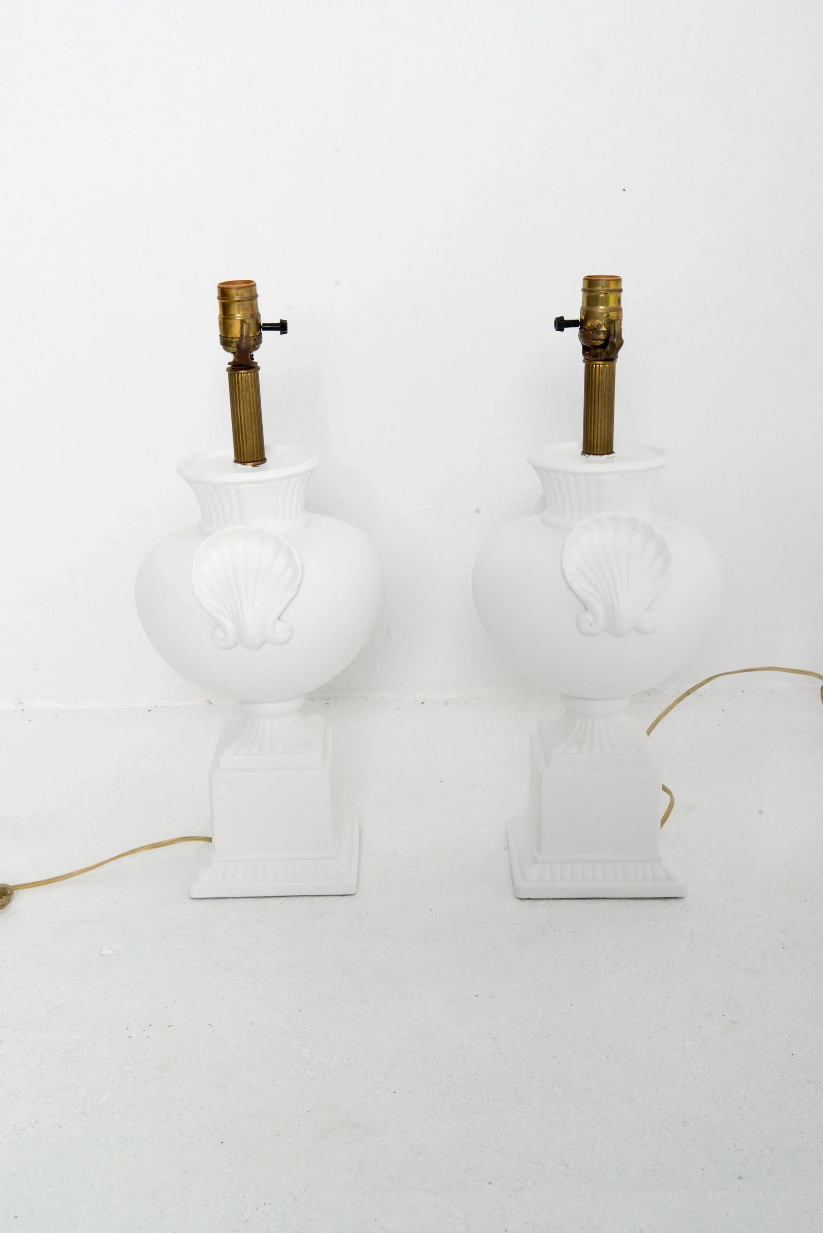 Pair Dorothy Draper style Bulbous Urn Lamps with Shell Detail - 10