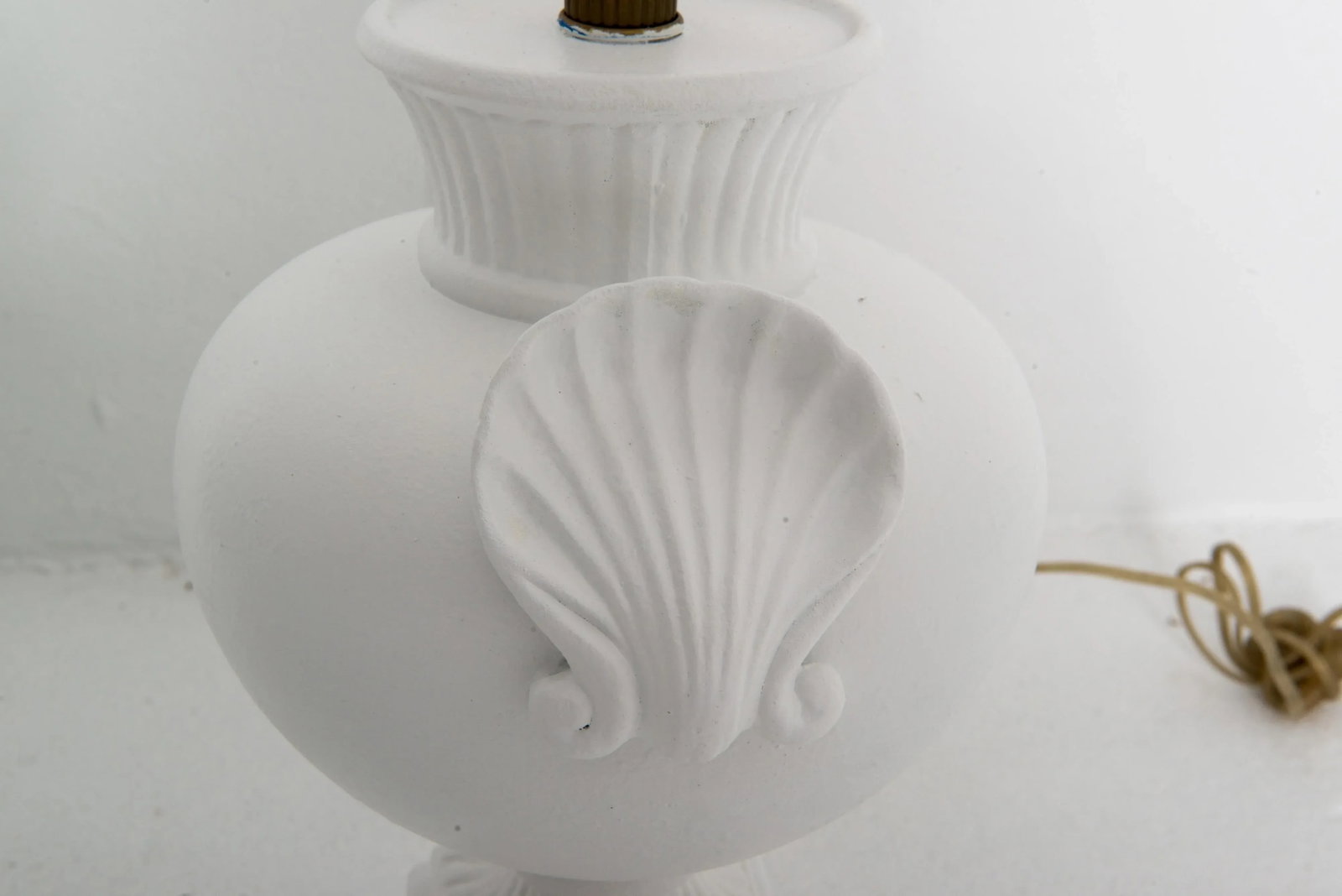 Pair Dorothy Draper style Bulbous Urn Lamps with Shell Detail - 11