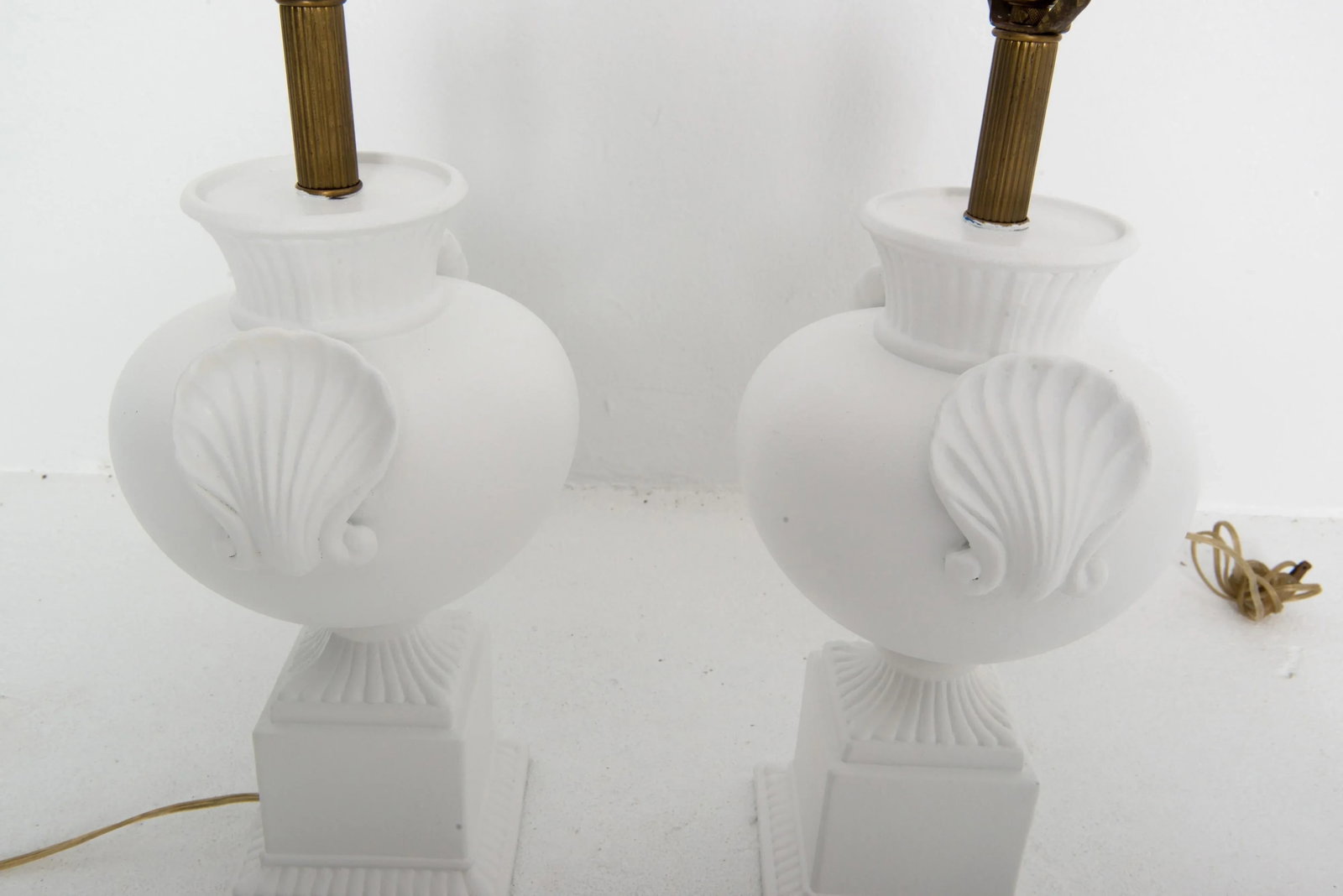 Pair Dorothy Draper style Bulbous Urn Lamps with Shell Detail - 12