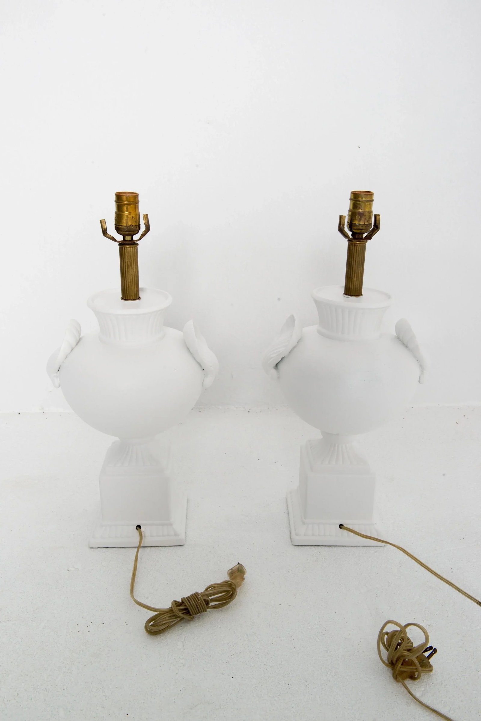 Pair Dorothy Draper style Bulbous Urn Lamps with Shell Detail - 2