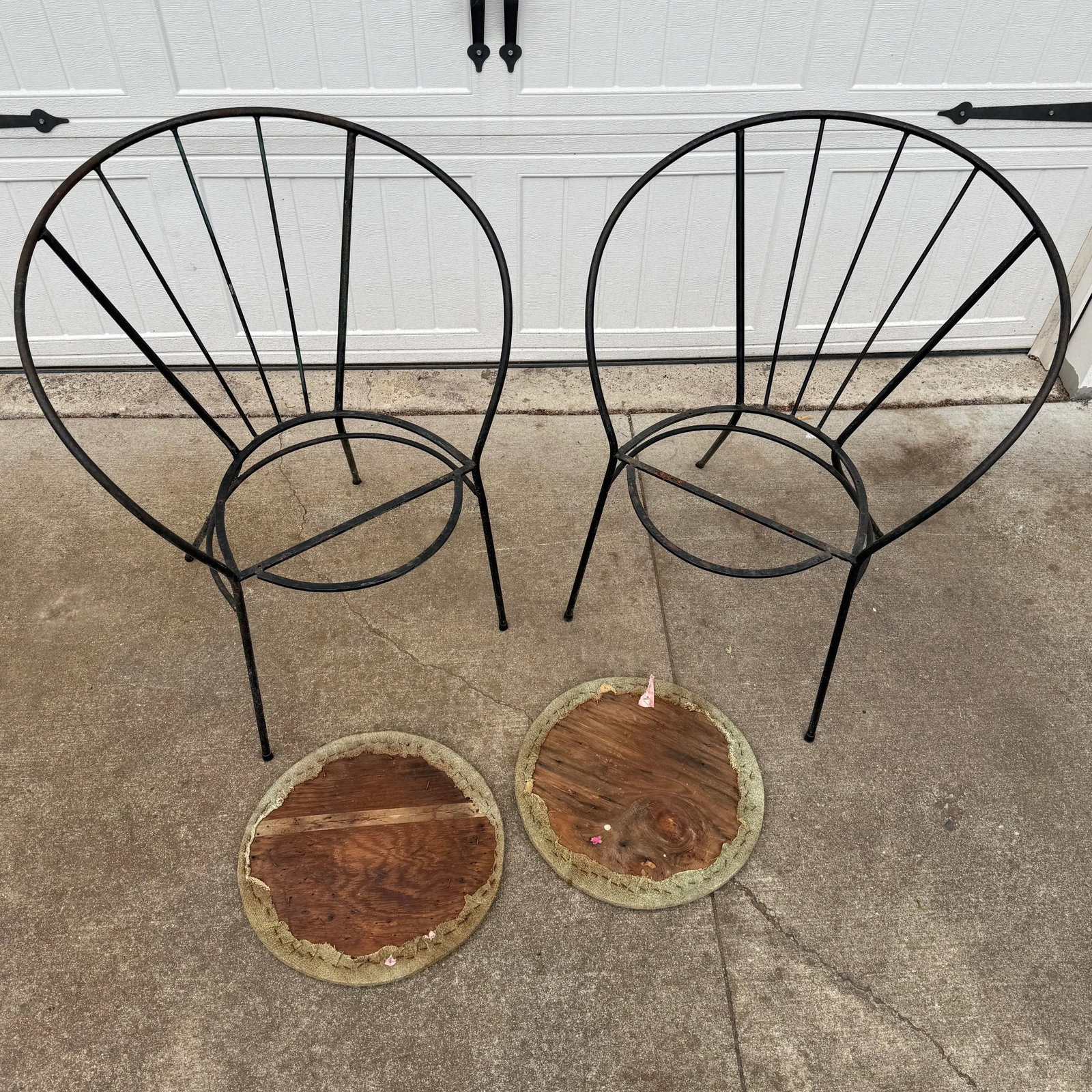 Pair of Mid-Century Modern Wrought-Iron Hoop Chairs - 7