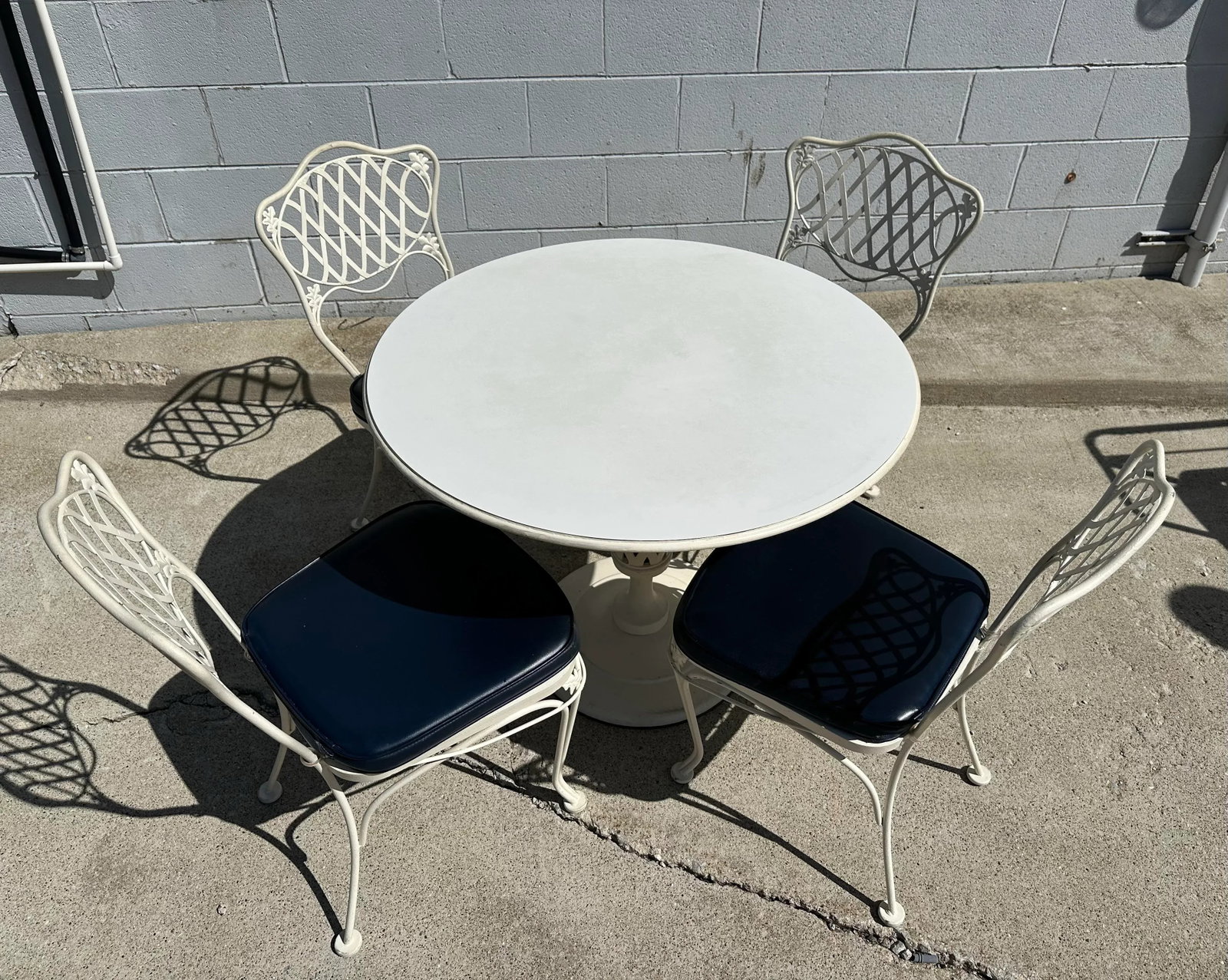 MCM Woodard Florentine Table & 4 Chairs - 2