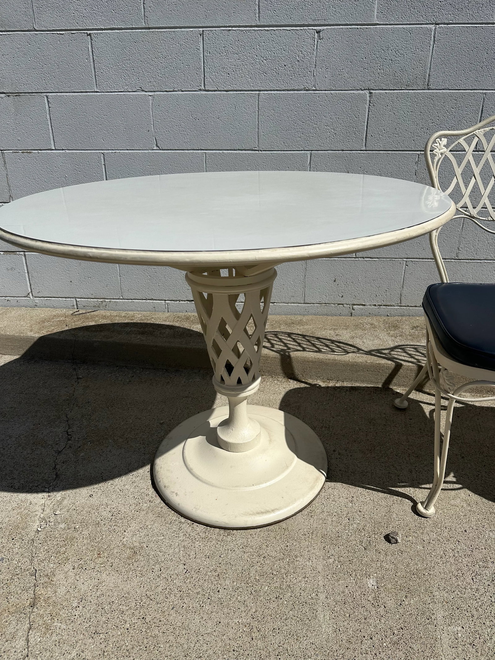 MCM Woodard Florentine Table & 4 Chairs - 3