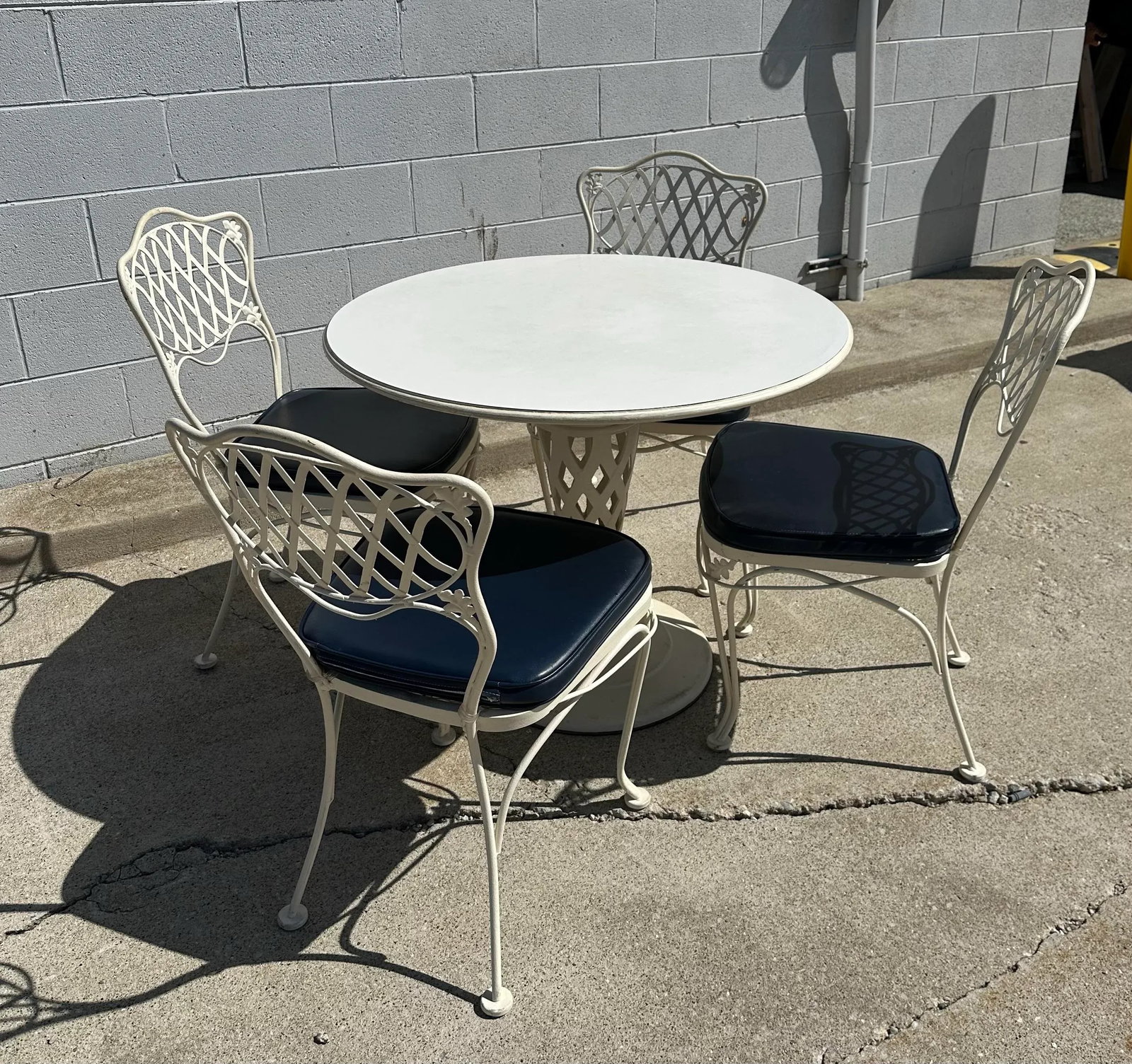 MCM Woodard Florentine Table & 4 Chairs - 8