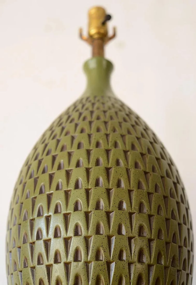 Mid-Century Green Abstract Pattern Molded Metal Table Lamp - 6
