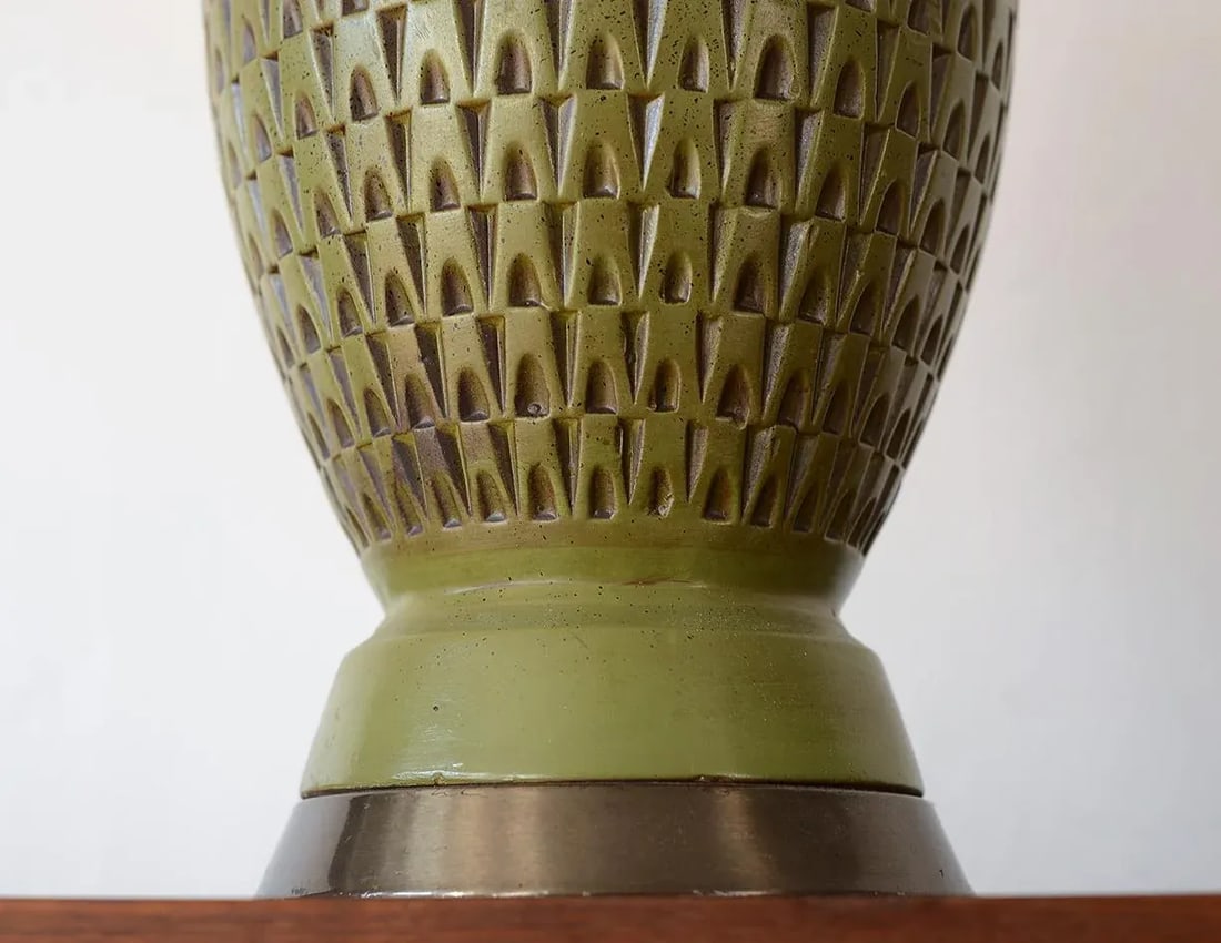 Mid-Century Green Abstract Pattern Molded Metal Table Lamp - 7