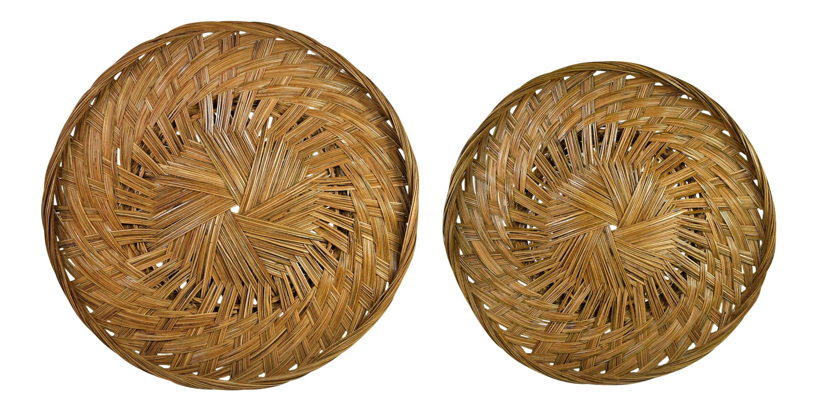 Hand Woven Wicker Rattan Boho Wall Hanging Decor Round Basket - a Pair: They can be used for fruit or vegetable basket, beautiful wall hanging art, or centerpieces. -A set -Handmade in Philippine -in great vintage condition -Dimensions (approximately): 18" L X 18" W X